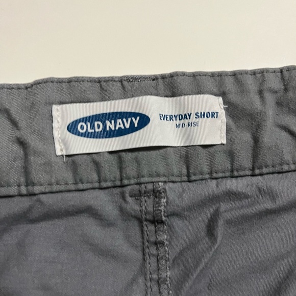 Old Navy Women's Grey Zip Fly Mid Rise Cotton Blend Everyday Chino Shorts - Picture 5 of 6